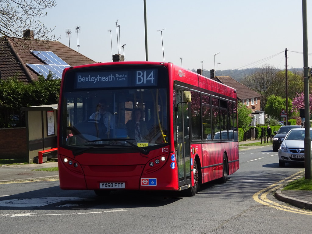 150 YX60 FTT climbs the slope in Chipperfield Road on rout… Flickr