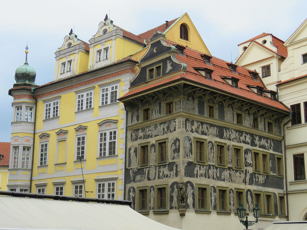 Prague 35 The house “At the Minute” in Prague’s Old Town … Flickr