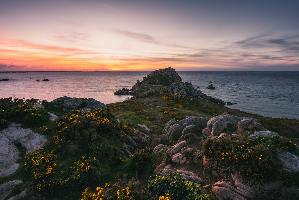 l'heure des Ajoncs Coucher de soleil prise au dessus de