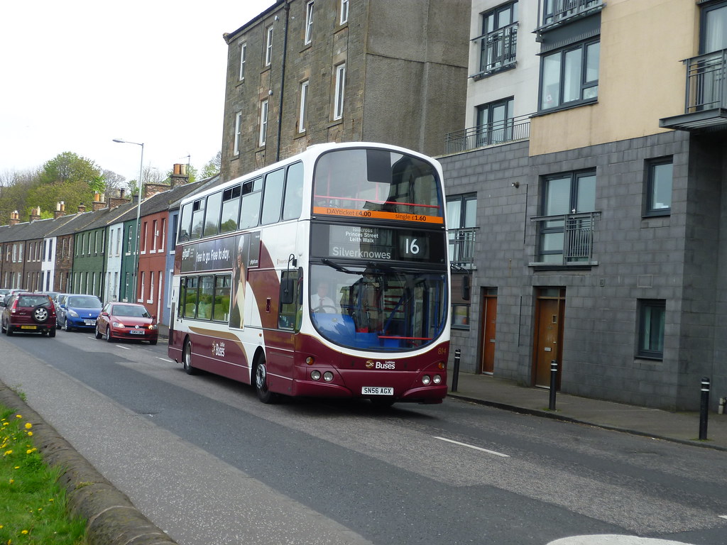 Lothian 814 on Lower Granton Road, Edinburgh. Roy Calderwood Flickr