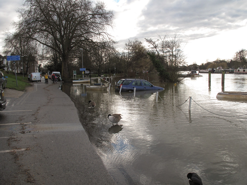 Flooding on Lower Ham Road, KingstonuponThames, 10 Febru… Flickr