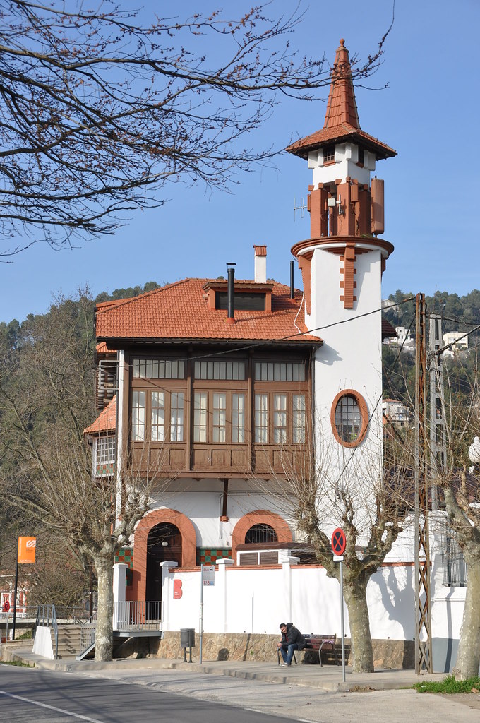 Barcelona (Les Planes neighborhood). Railway station. 1916… Flickr