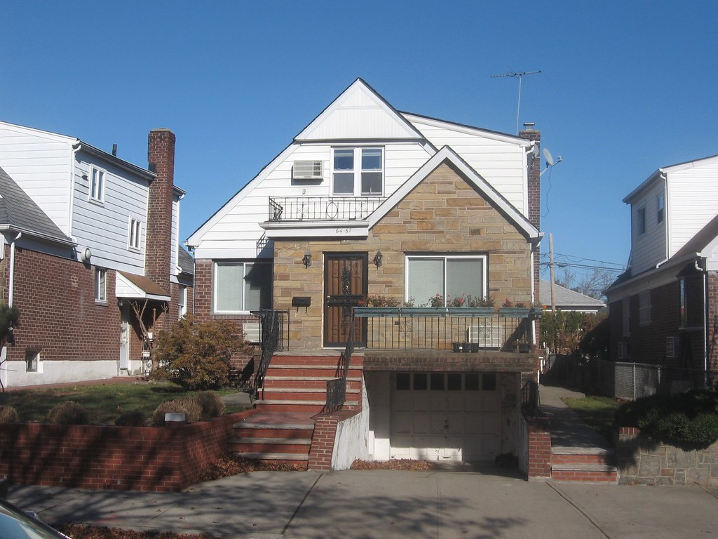 6467 Ellwell Crescent, Rego Park Cottagestyle House (195… Flickr