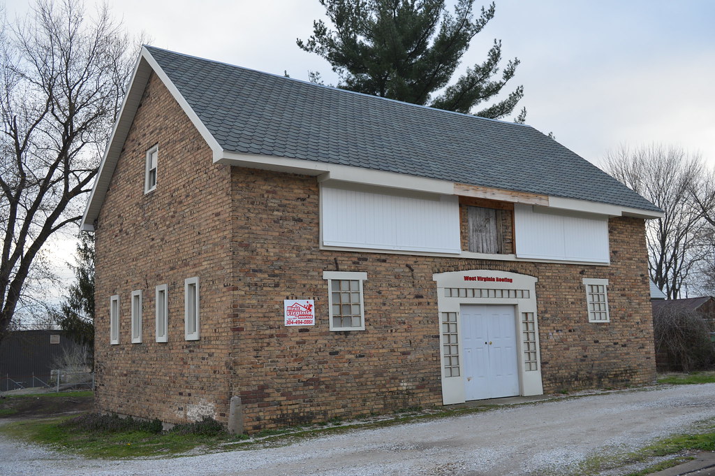 Carriage House Parkersburg, WV This building is said to ho… Flickr