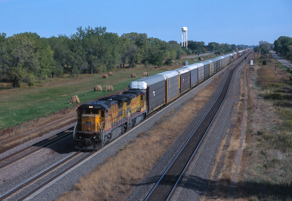 Maxwell, Nebraska Westward Union Pacific auto rack train I… Flickr