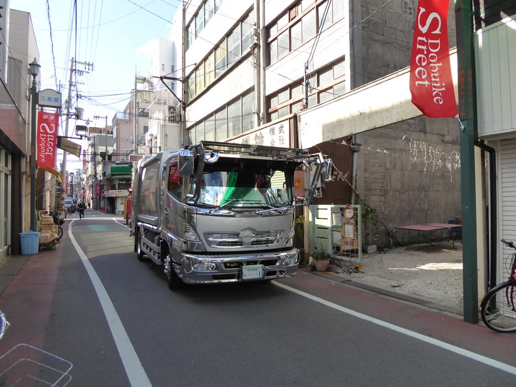 The Worlds Cleanest Garbage Truck Osaka, Japan Peter Wells Flickr