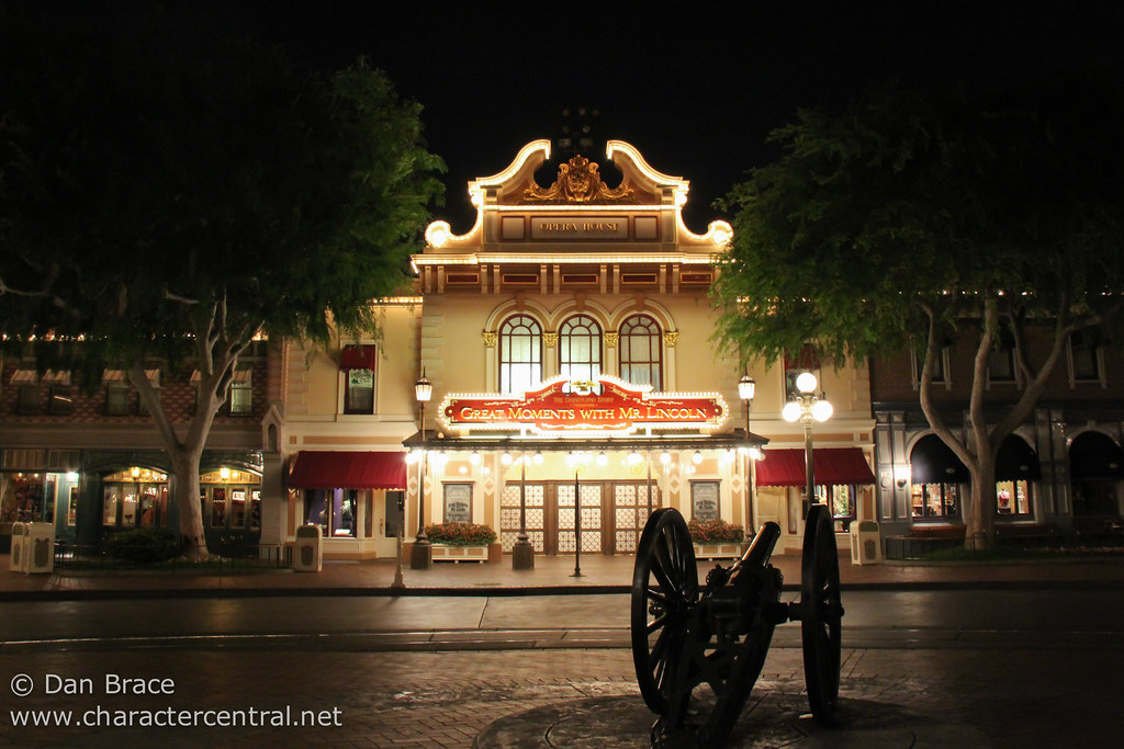 Main Street by night Disneyland Park. Disneyland Resort in… Flickr