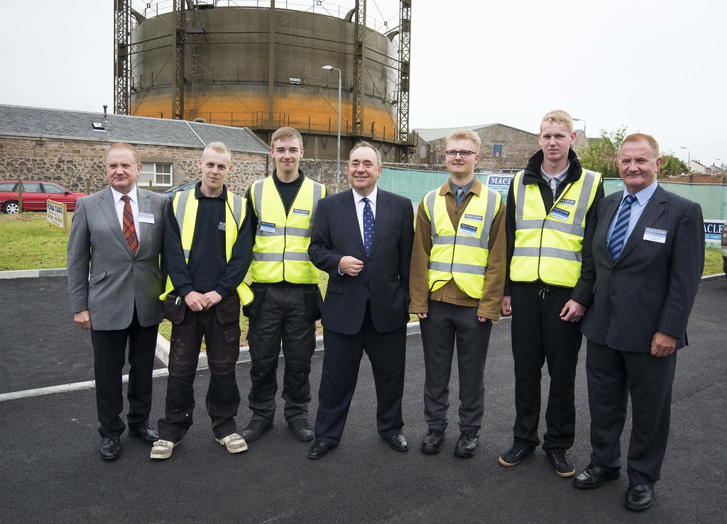 First Minister meets graduate recruits and other employees… Flickr