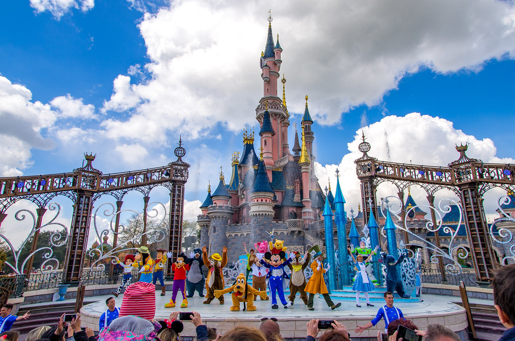 Disneyland Paris Mickey presents Happy Anniversary show… Flickr