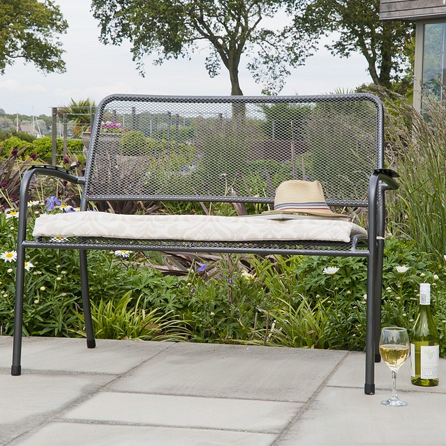 7956+7956C Providing top quality outdoor seating and dinin… Flickr