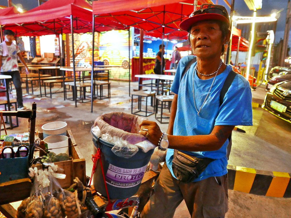 cigarette vendor at the food park this cigarette vendor on… Flickr