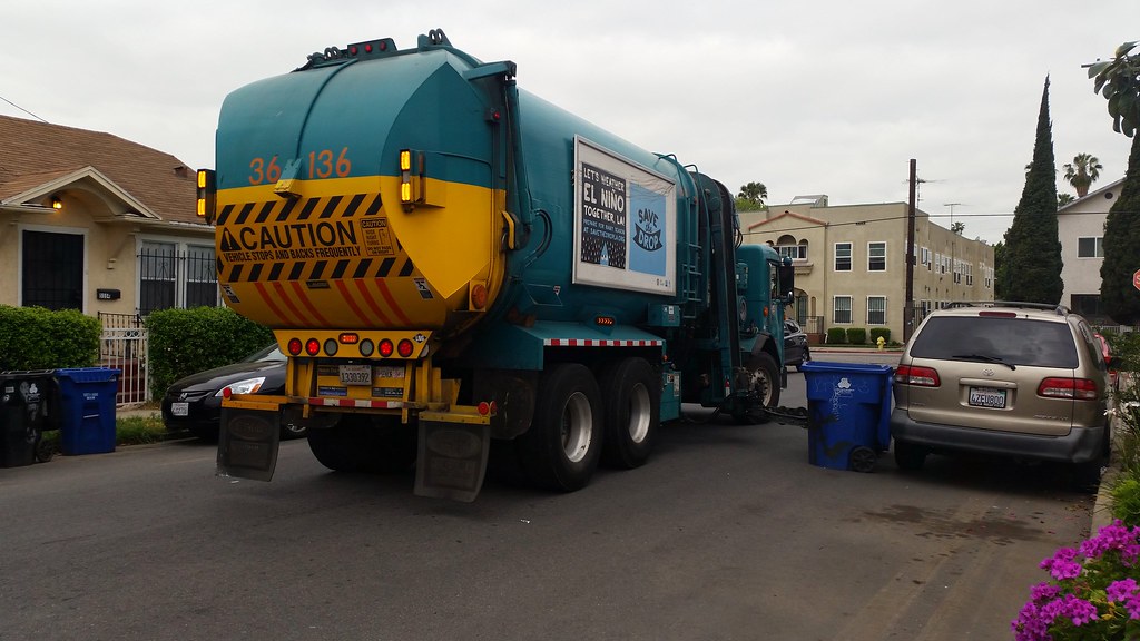 36136 Collecting trash in Oakwood. Los Angeles Refuse Flickr