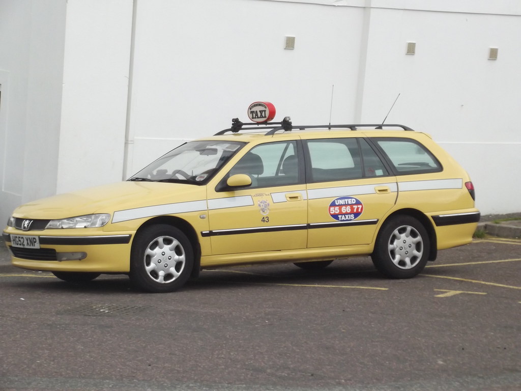 Yellow taxi Bath Road, Bournemouth Yellow public transpo… Flickr