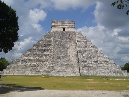 Pyramid, Chichen Itza The Mayan ruins of Chichen Itza form… Flickr
