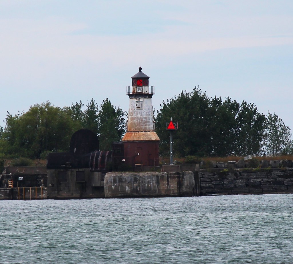 Buffalo Harbor South Entrance Light Buffalo Harbor South E… Flickr