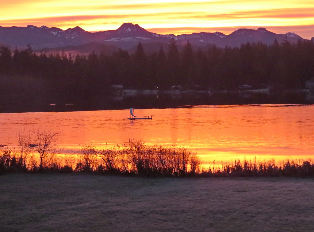 Sunrise, Lake Joy, Washington 12/27/13 To see all of the p… Flickr