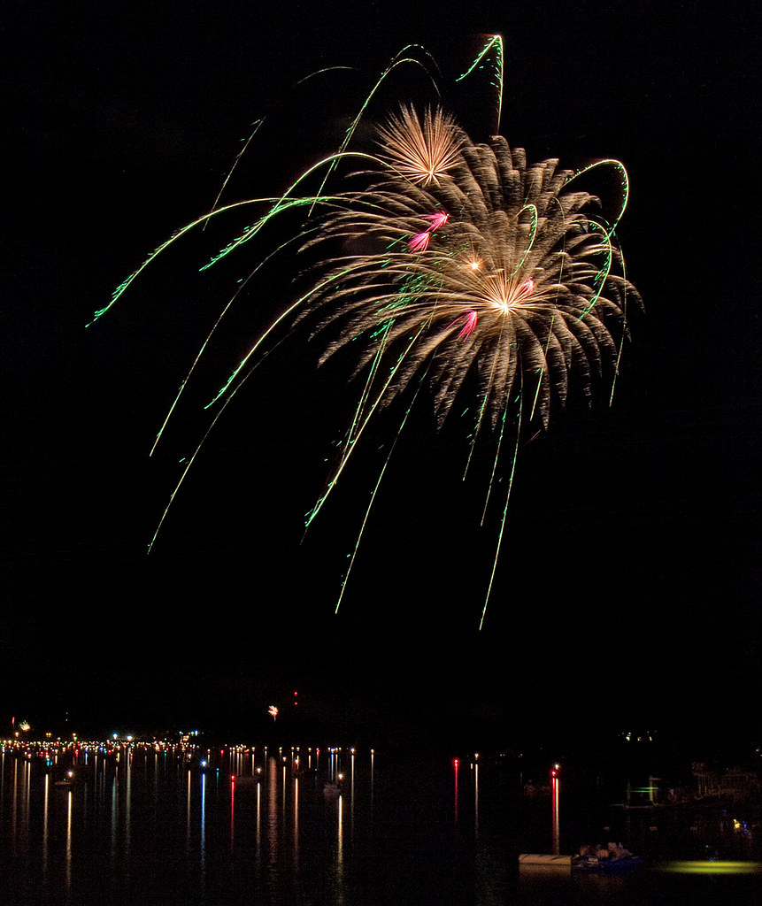 Fireworks Kingsland, Texas Aqua Boom 2013, fireworks displ… Flickr