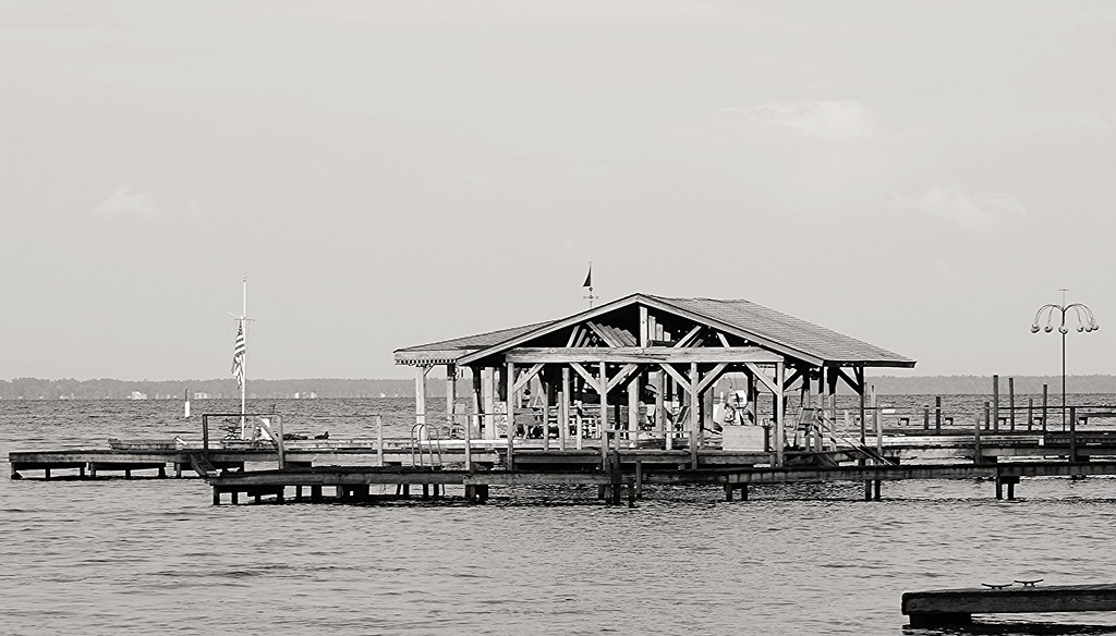 Pier at Lake Waccamaw This pier is located near the boat r… Flickr