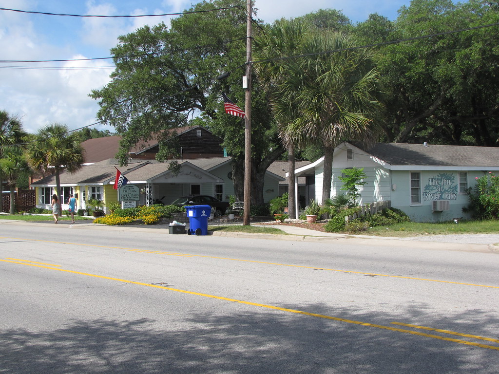 Shady Tree Motel This is the Inn at River Oaks. It's on Ho… Flickr
