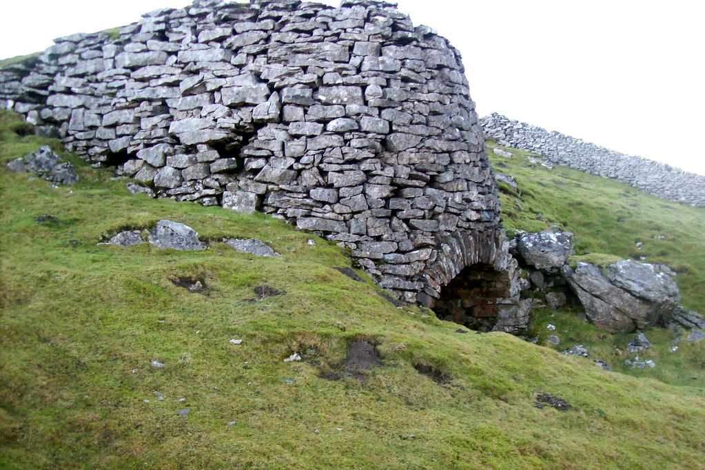 LIMEKILN AT COTTER END There is behind the old limekiln a … Flickr