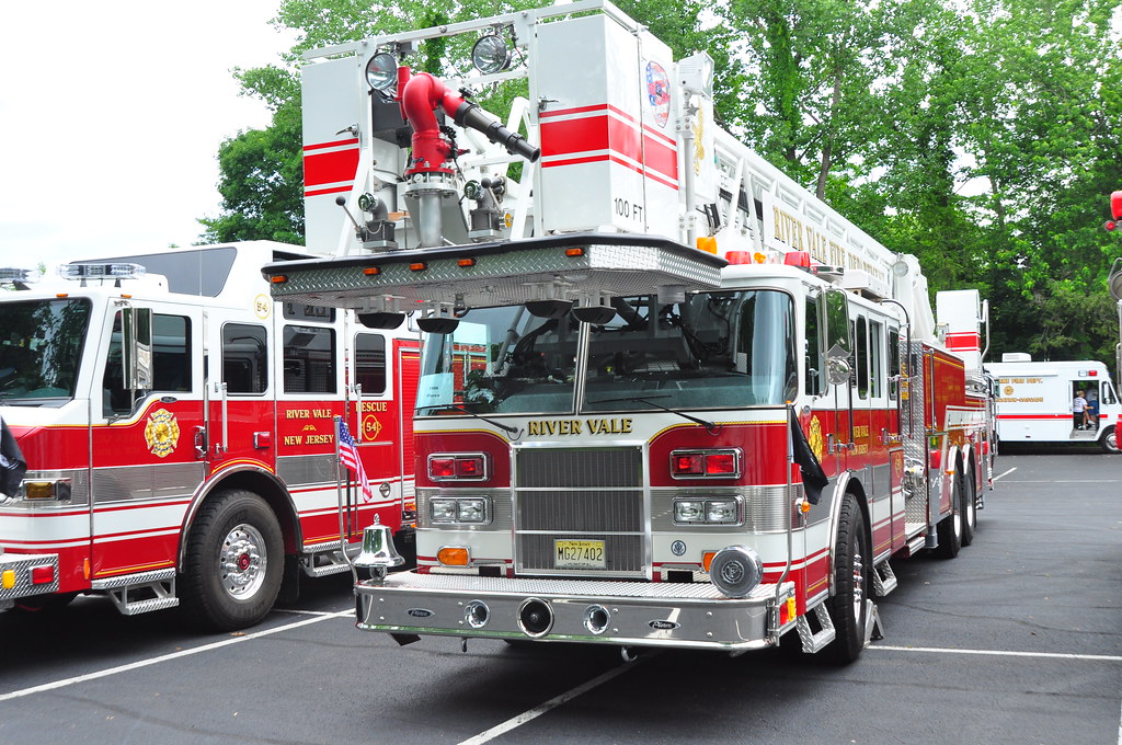 River Vale Fire Department Tower 59 1996 Pierce Lance 100'… Flickr