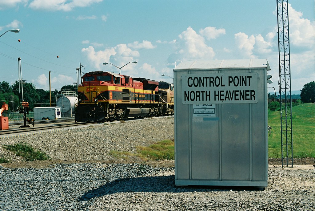 KCS Heavener, OK DP units KCS SD70ACe No. 4048 and UP AC… Flickr