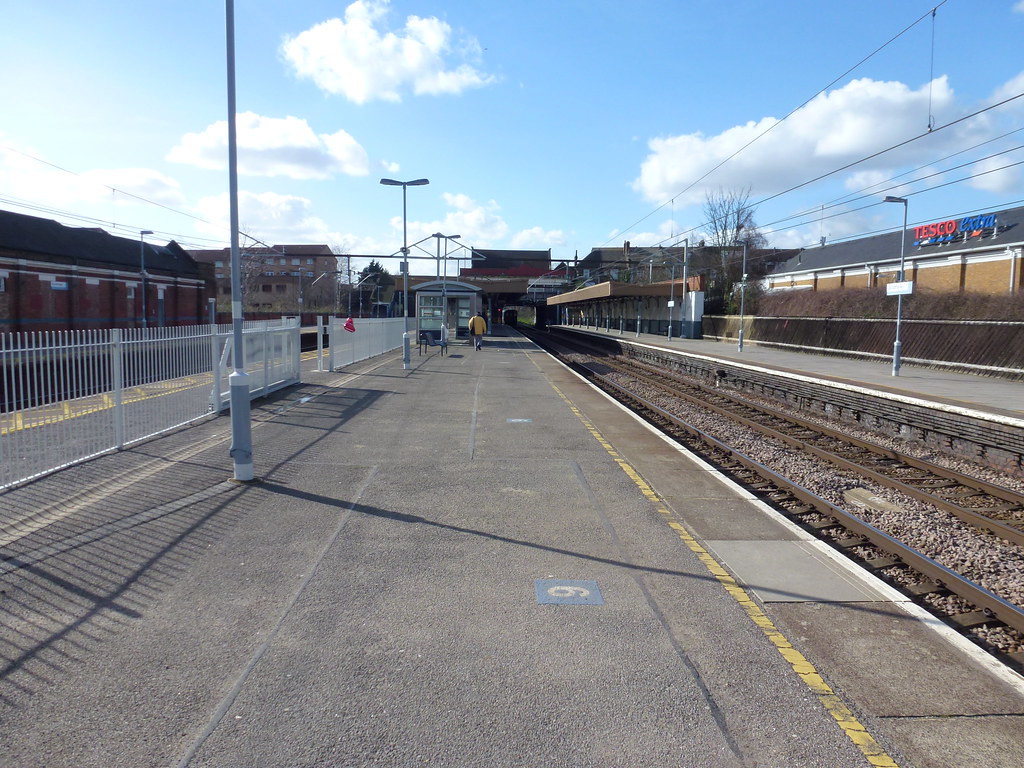 Goodmayes Railway Station Green, Cream & Tangerine livery Flickr