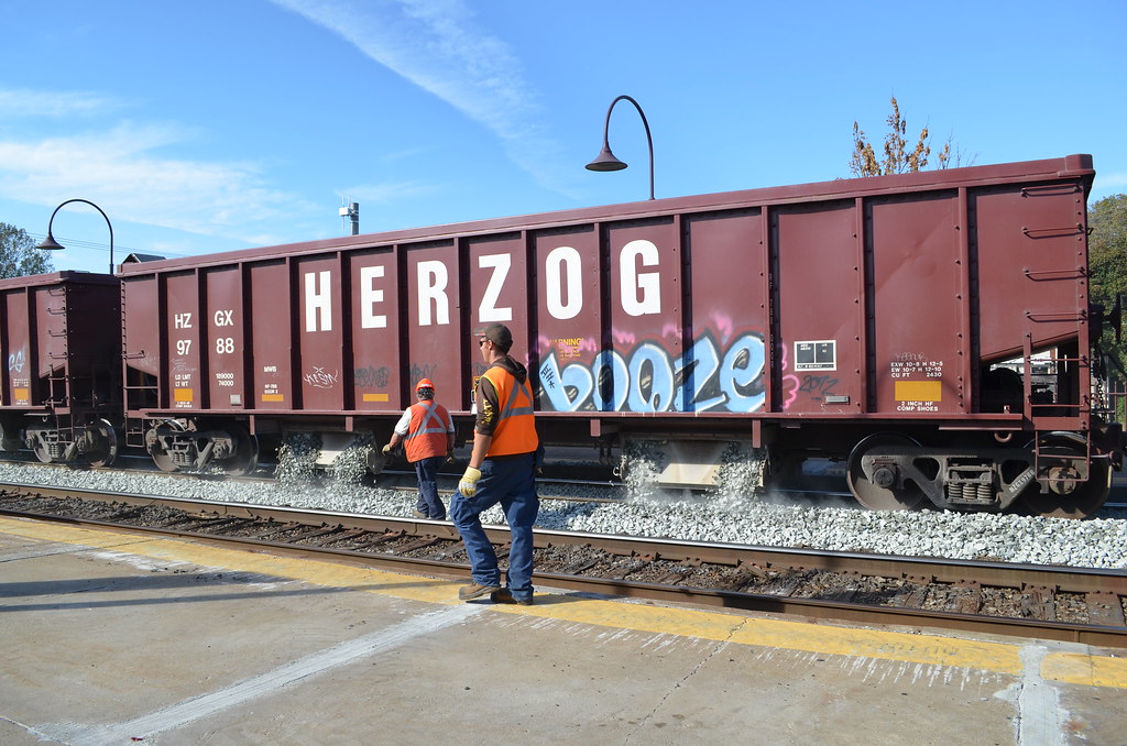 Herzog ballast car A partially loaded ballast train heads … Flickr
