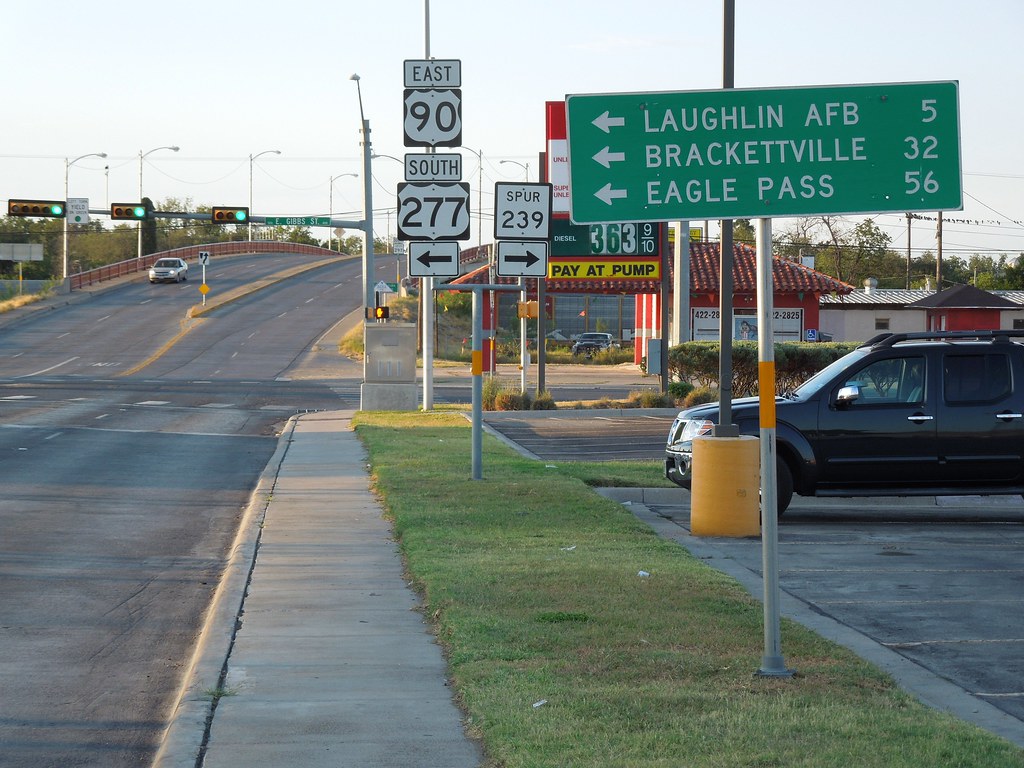 DSCN2739 In Del Rio TX, looking south on Veterans Blvd, wh… Flickr