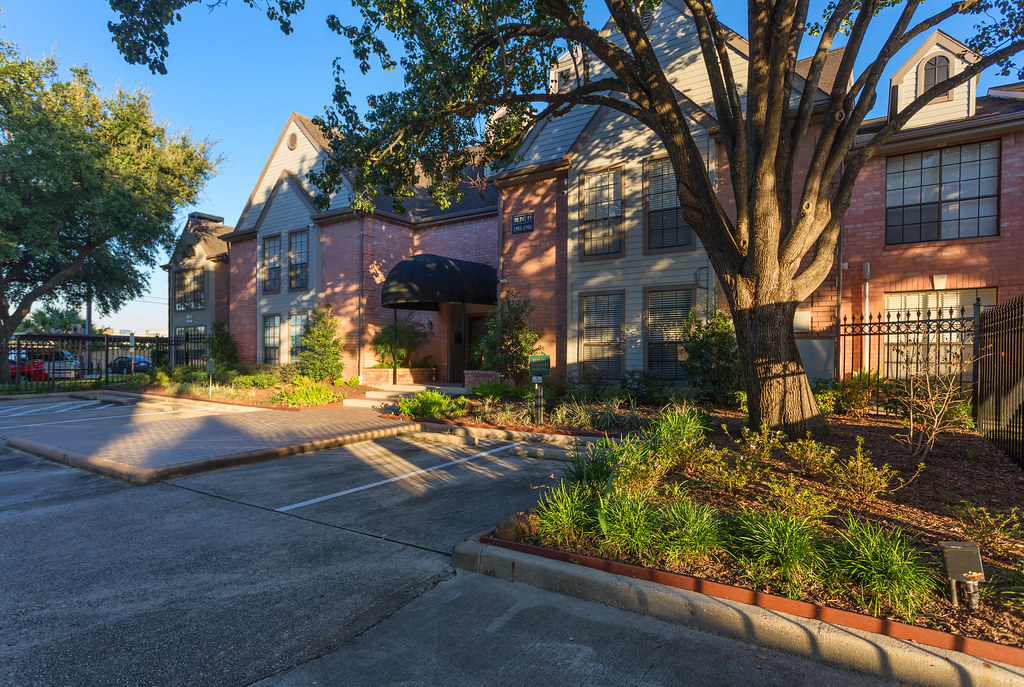 The Huntley The Huntley is a garden style 214unit communiâ€¦ Flickr