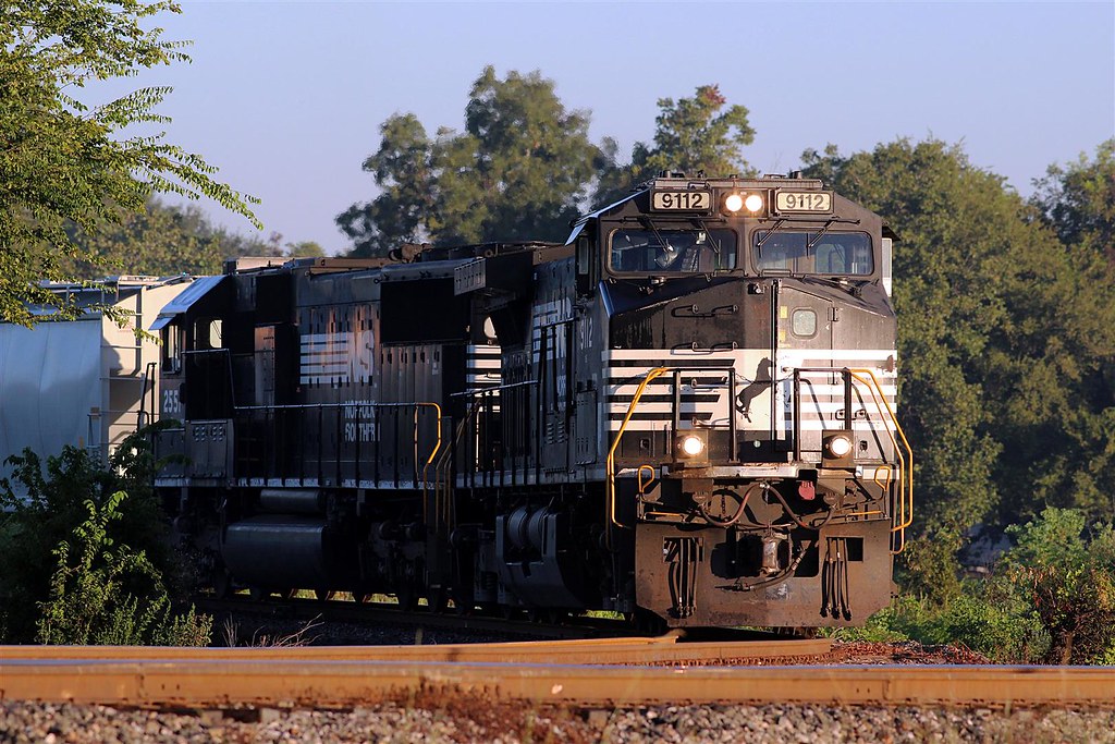 2016 09 29 0801hrs UP EWFP NS9112, NS2551, Angleton TX (La… Flickr