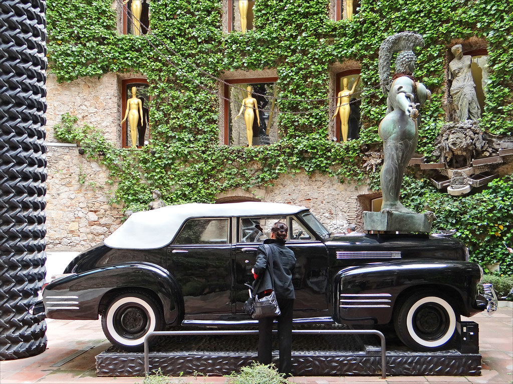 Le Theatre Musee Dali Figueres Espagne La Cadillac De G Flickr