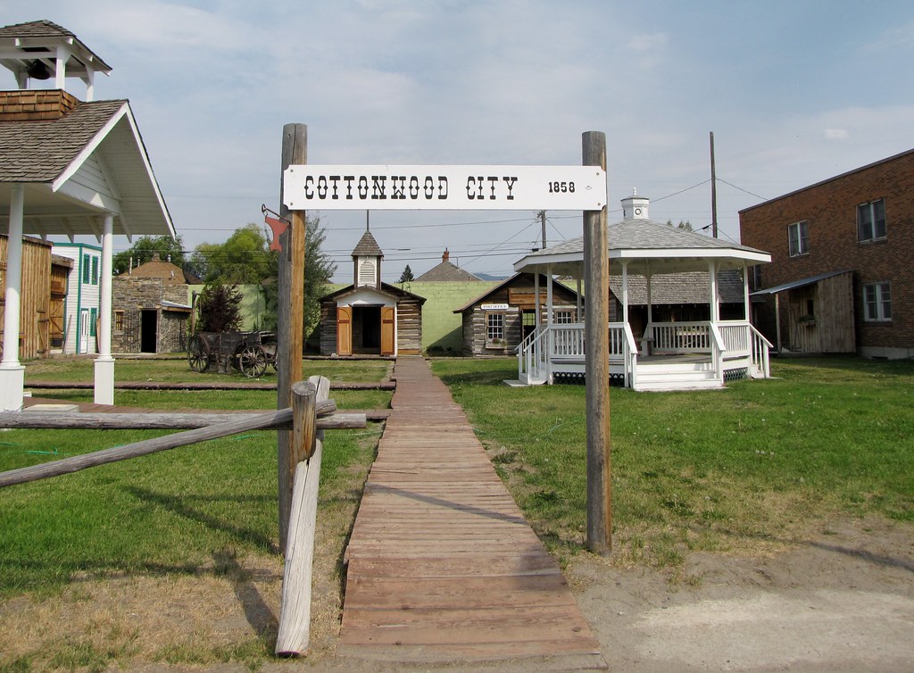 Cottonwood City, Deer Lodge, Montana Cottonwood City is lo… Flickr