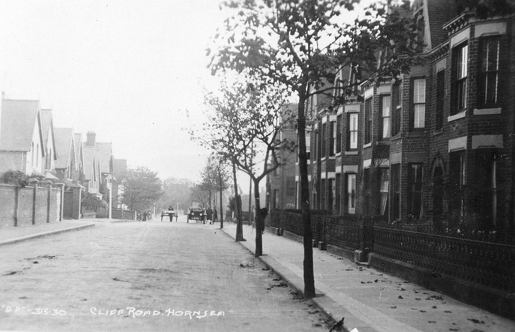 Cliff Road, Hornsea In this second picture the trees on th… Flickr