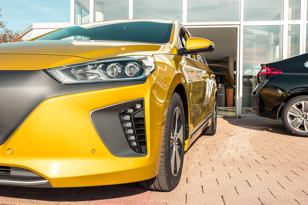 Hyundai IONIQ Electric Blazing Yellow Probefahrt des Hyund… Flickr
