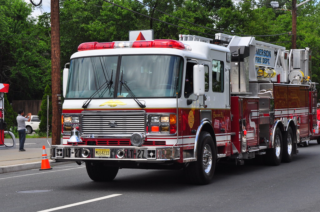 Emerson Fire Department Tower Ladder 27 2004 American LaFr… Flickr