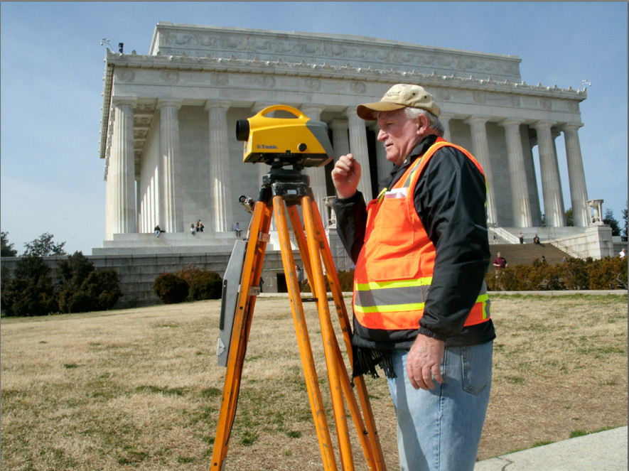 Surveying at the Lincoln Memorial A surveyor from NOAA's N… Flickr