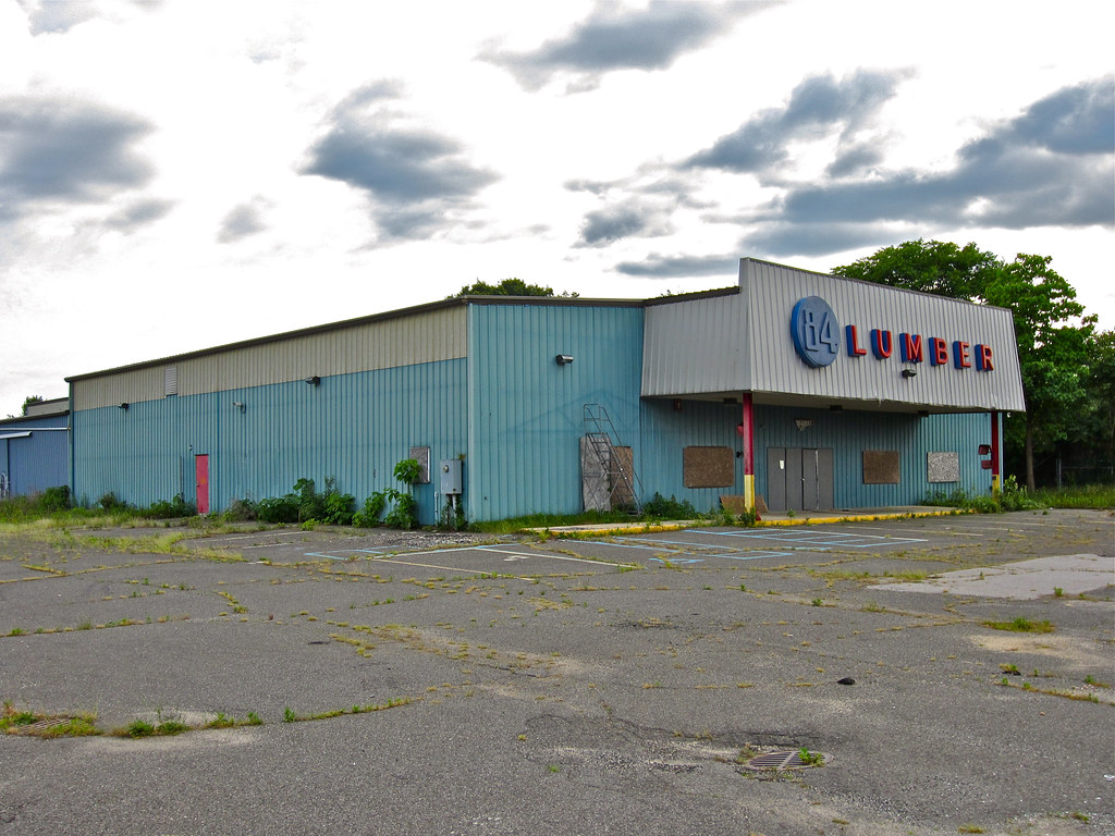84 Lumber, Port Jefferson, NY This old 84 Lumber Store in … Flickr