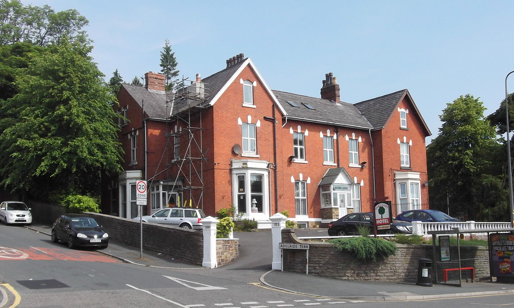 Oaklands Hotel, 102 Preston New Road, Blackburn, Lancashir… Flickr