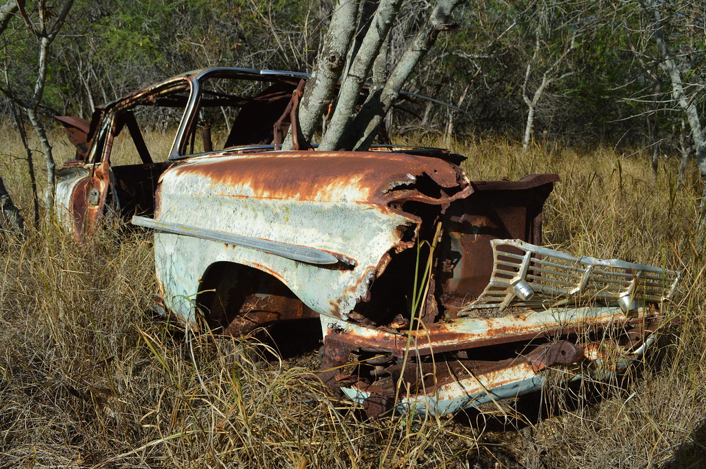 Abandoned Oahu , 2013 Old Rusted Car. HiZmiester Flickr