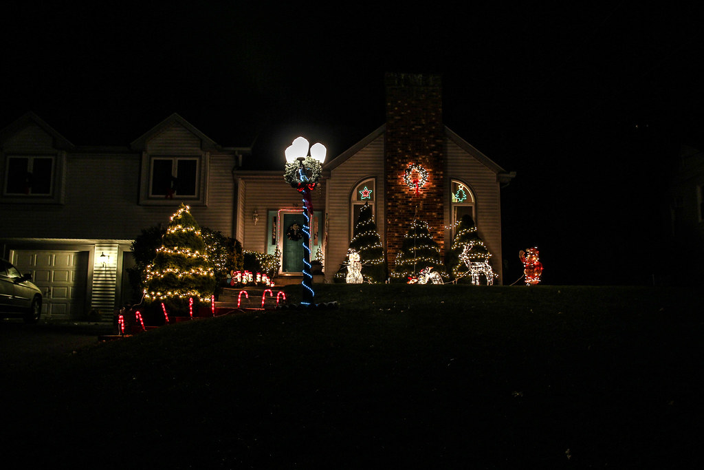 CHRISTMAS HOUSE LIGHTS NEWINGTON, CT 2013 candido aviles Flickr