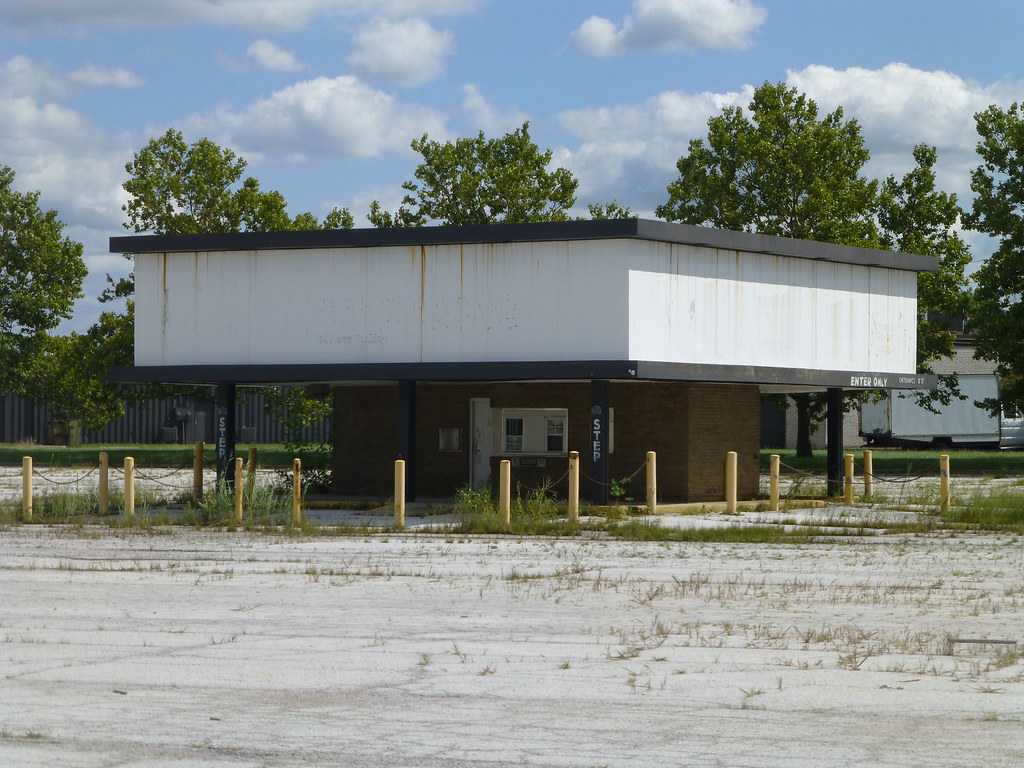 Former Bank at Woodville Mall The Woodville Mall opened in… Flickr