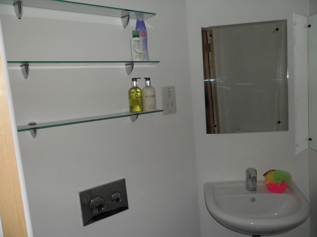 Nixon Court and Freemen's Common Nixon Court En suite Bath… Flickr