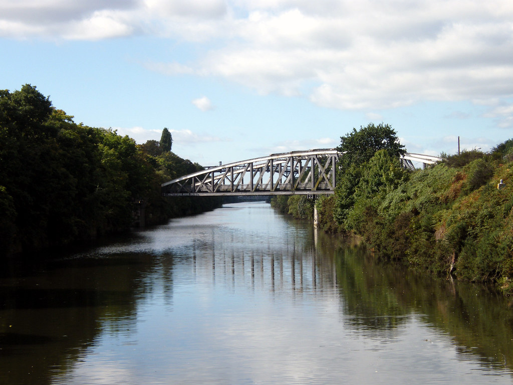 Latchford Knutsford Road swing bridge waiting for the road… Steve Jones Flickr