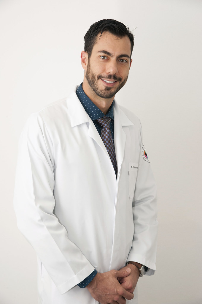 Dr. Dalton Santoro Médico da Clínica de Olhos Vila Mariana… Clinica