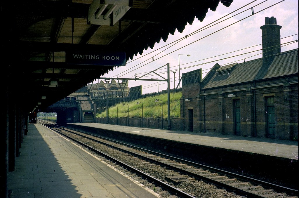 Seven Kings station (7), 1975 Bluepelicanrailway Flickr