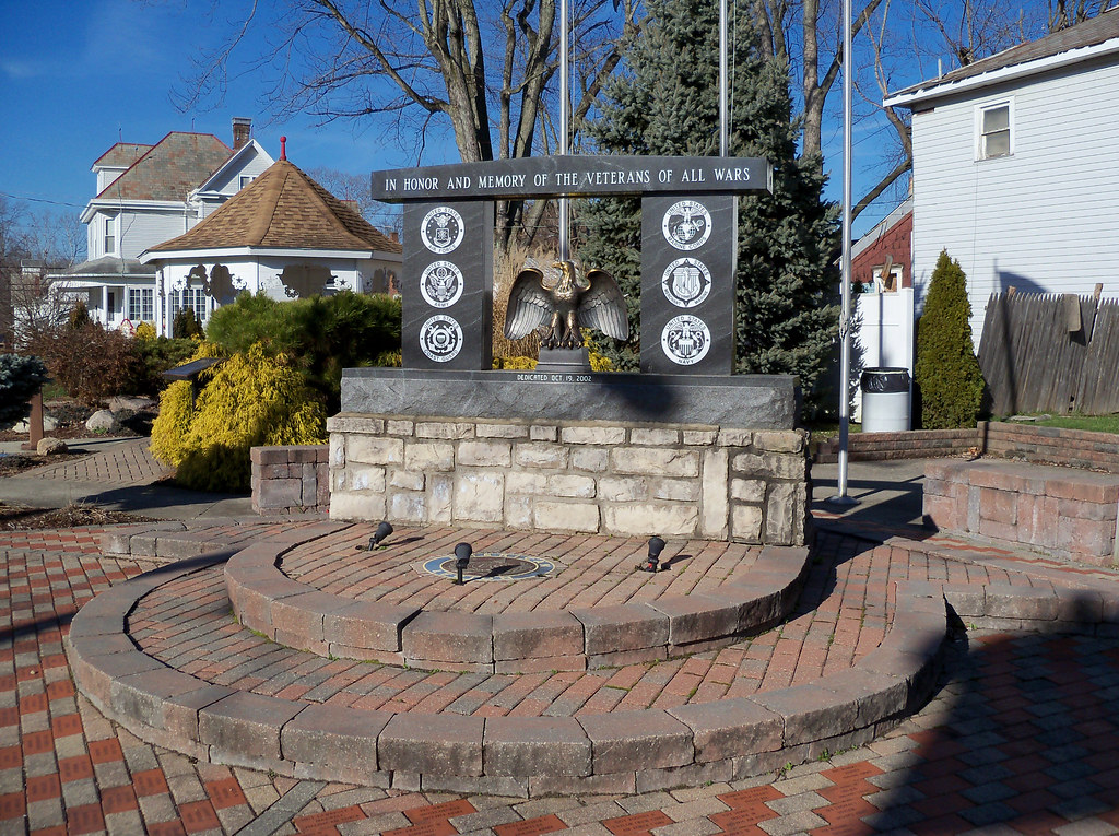 OH Roseville Monument Veterans monument in Roseville, Oh… Flickr