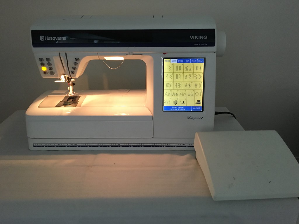 Viking Designer 1 Sewing Machine 300 made in Sweden … Flickr