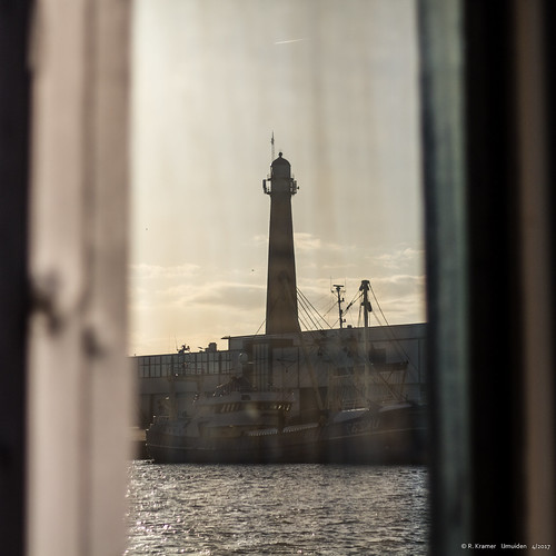 "Lighthouse in mirror image" IJmuiden / Noord Holland, A… Flickr