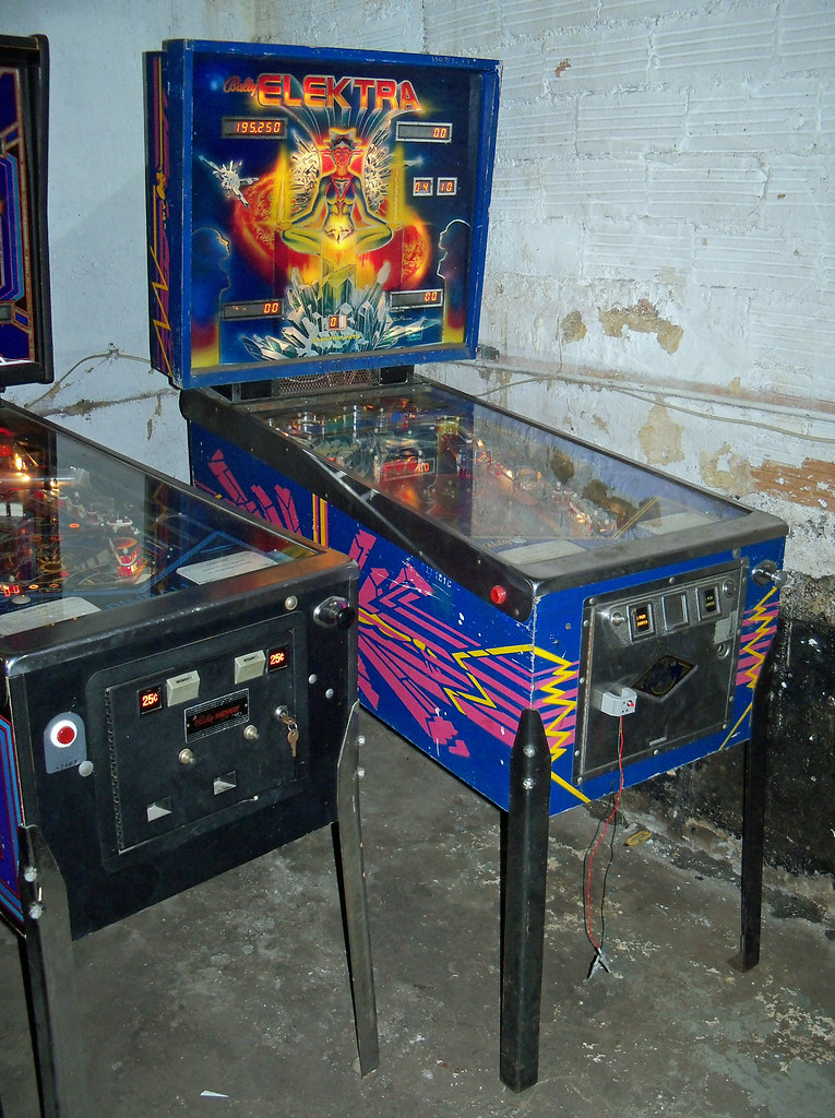 PA Pittsburgh Elektra Elektra pinball machine at Pinball… Flickr